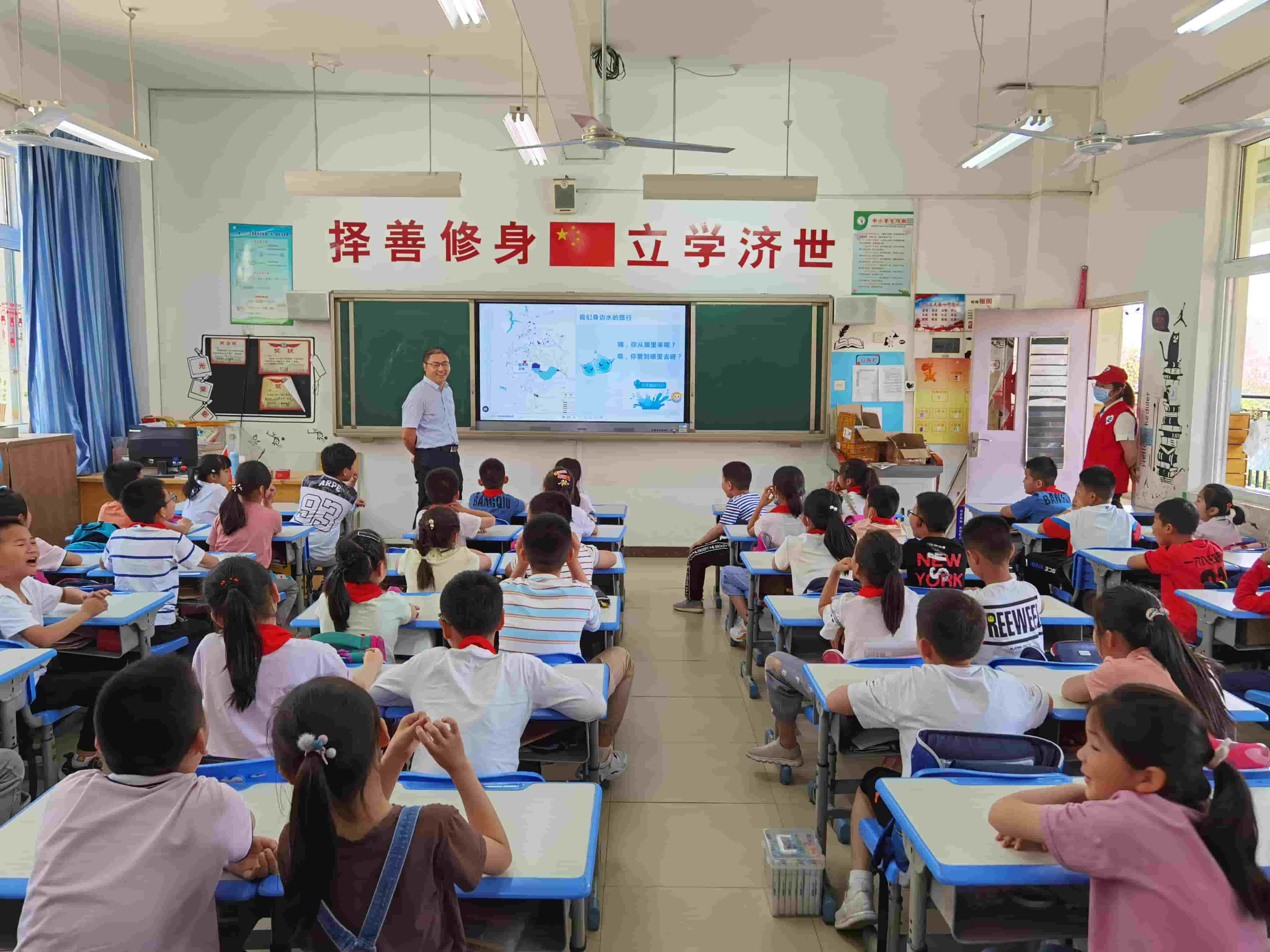 2021年6月4日，東華科技志愿團(tuán)隊(duì)槍王一六八玫瑰園小學(xué)開展“青春志愿行，環(huán)保進(jìn)課堂”活動(dòng)（2）