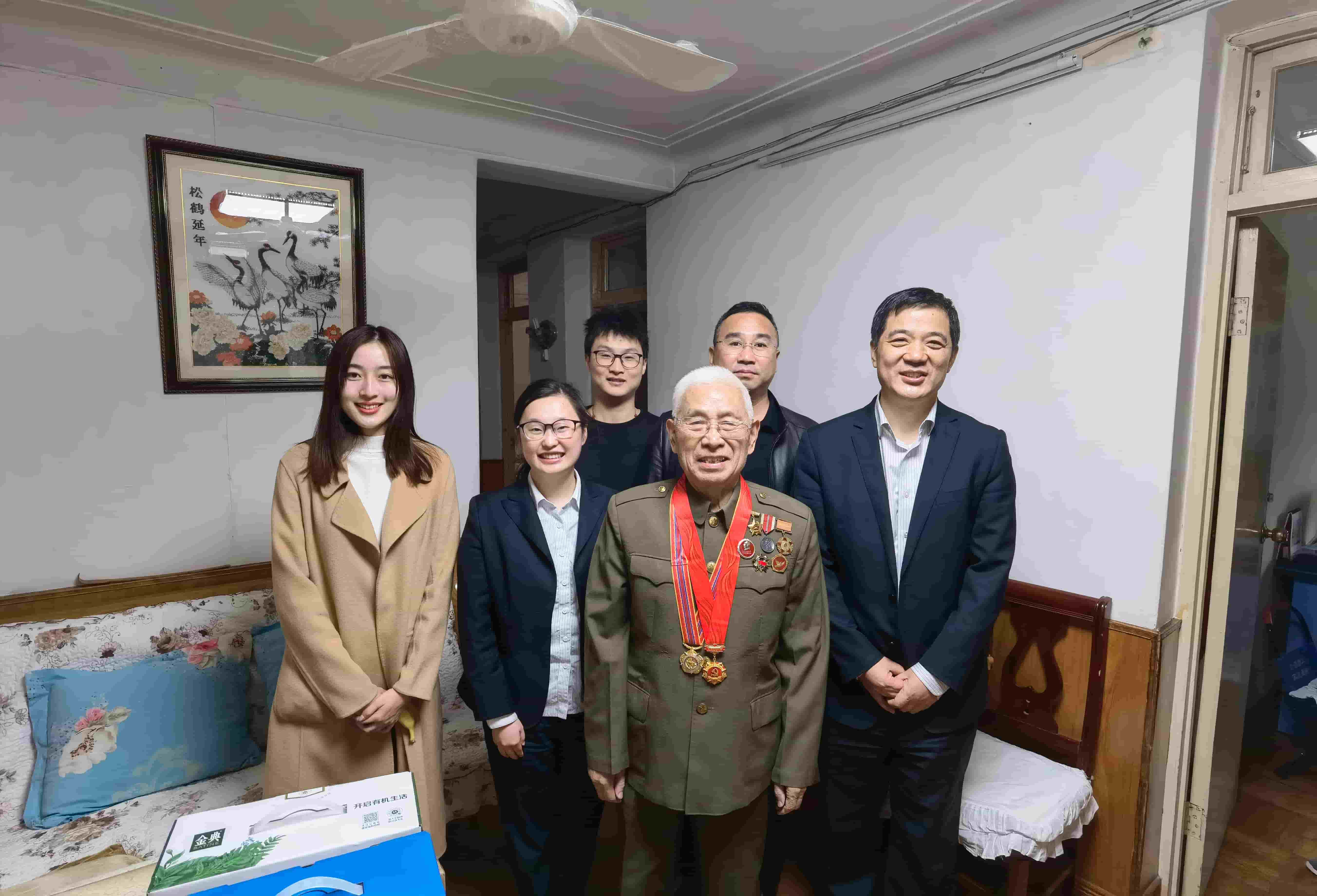 freecompress-2021年11月19日，東華科技聯(lián)合合肥市軍隊(duì)離退休干部第四干休所黨支部，看展“憶黨史、悟初心、擔(dān)使命”主題活動(dòng)